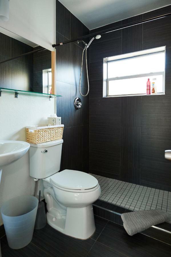 Lambert Family Beach Apartments - Unit 1 포트 로더데일 외부 사진