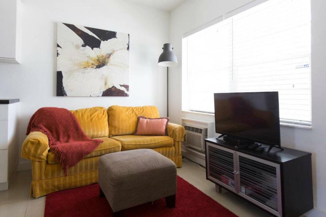 Lambert Family Beach Apartments - Unit 1 포트 로더데일 외부 사진