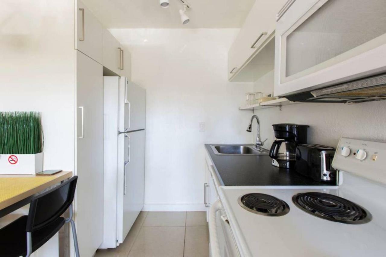 Lambert Family Beach Apartments - Unit 1 포트 로더데일 외부 사진
